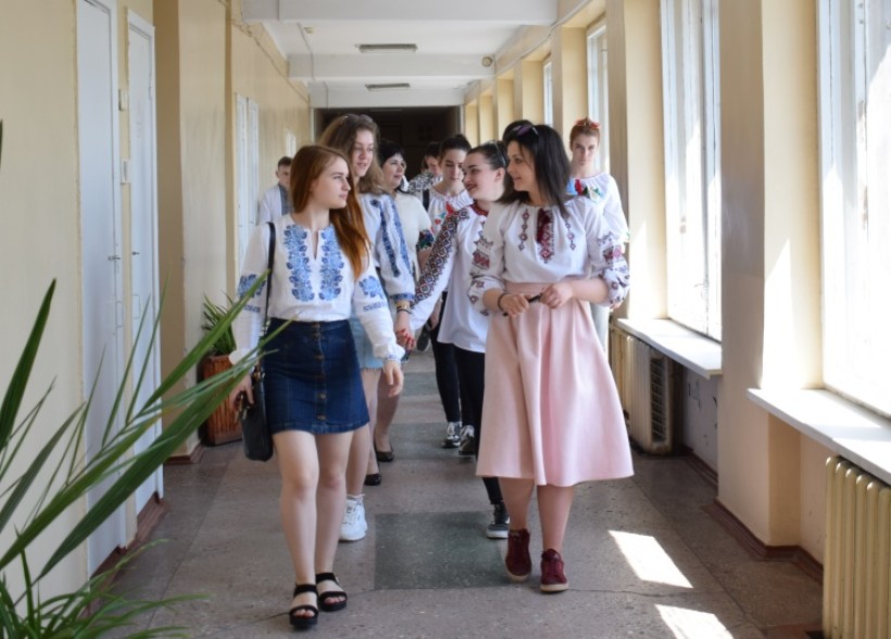 Конкурси з тімбілдінгу, майстер-класи та екскурсії - львівські студенти відвідали Маріупольський коледж ДонНУЕТ у межах проекту “Схід і Захід разом”
