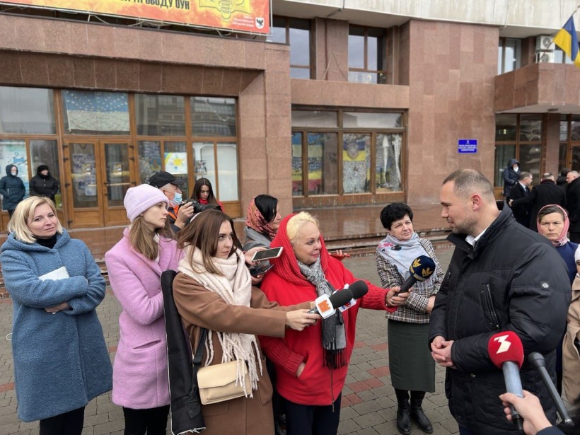 На Івано-Франківщині Сергій Шкарлет передав 12 шкільних автобусів для закладів освіти територіальних громад