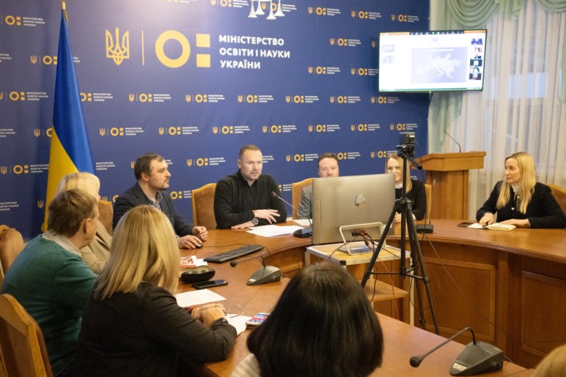 10 освітнім хабам передано сучасне обладнання для створення навчальних матеріалів