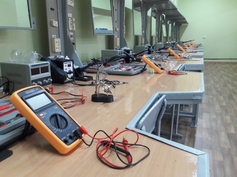 У хмельницькому ліцеї відкрили STEM-центр — там вивчатимуть основи програмування