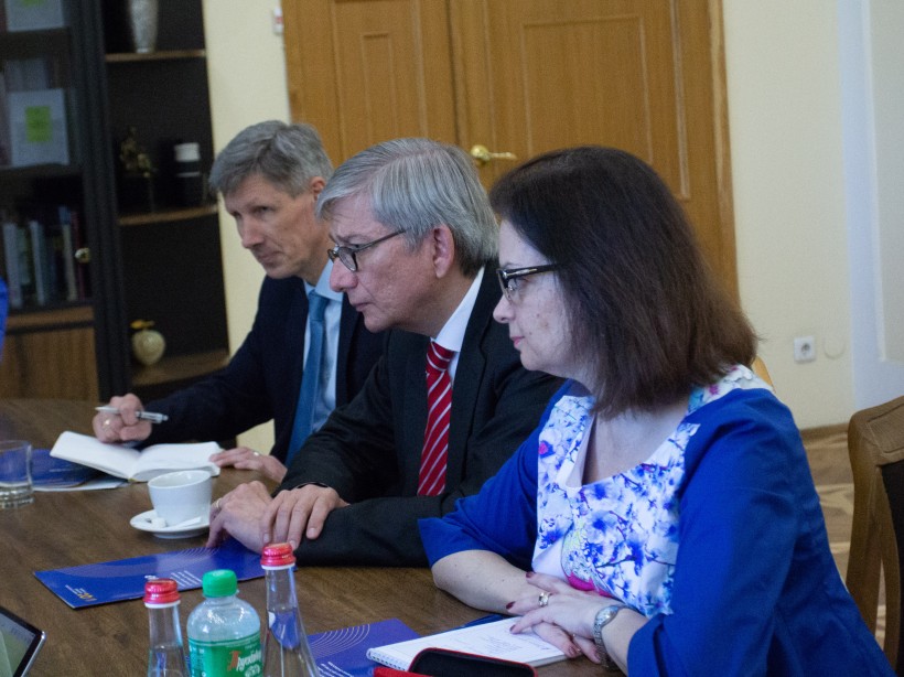 МОН співпрацюватиме зі Світовим конгресом українців у розробці навчальних матеріалів для українських шкіл за кордоном