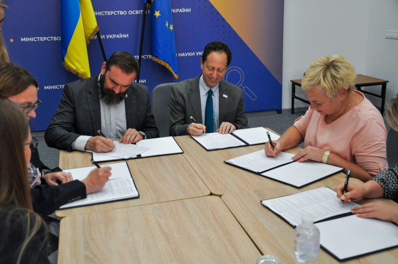 МОН підписало меморандум у межах Всеукраїнської програми ментального здоров'я «Ти як?»