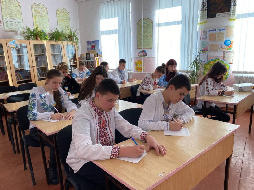 «Джаним, ми вдома»: на Буковині написали диктант єдності на підтримку кримчан