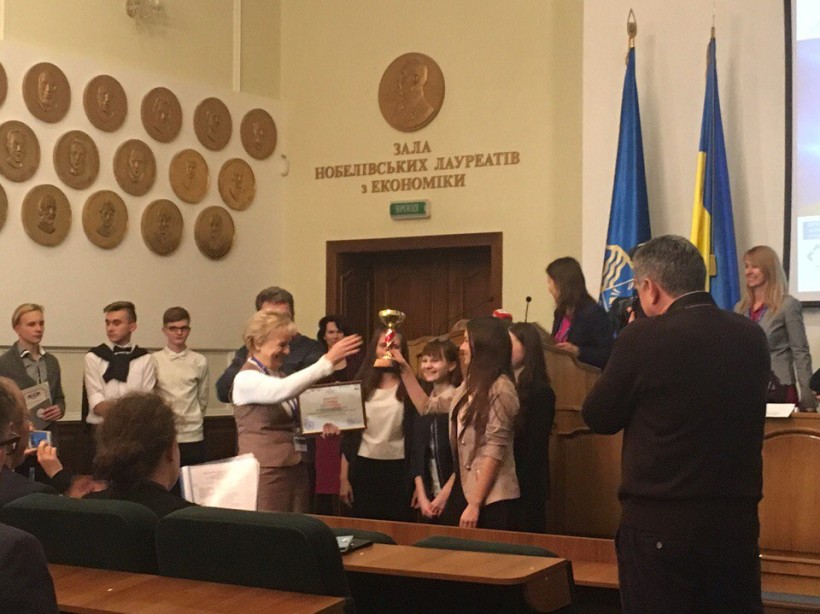 У місті Дніпро вітали переможців  ІІІ Всеукраїнського Турніру юних знавців курсу \"Фінансова грамотність\"