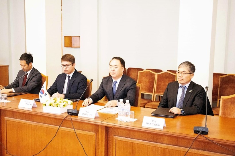 Digital devices for education: Korean partners donated 6,000 tablets to ensure continuity of education for Ukrainian children