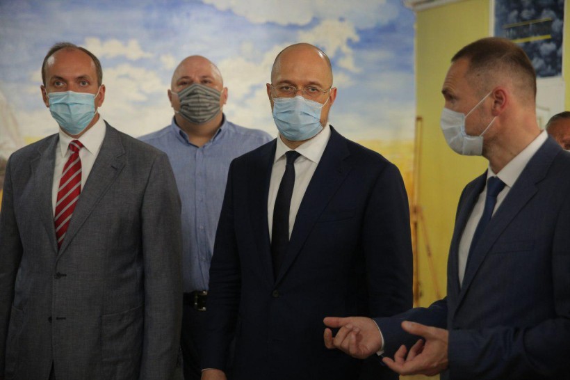 Денис Шмигаль та Сергій Шкарлет проінспектували організацію освітнього процесу в умовах адаптивного карантину на Хмельниччині