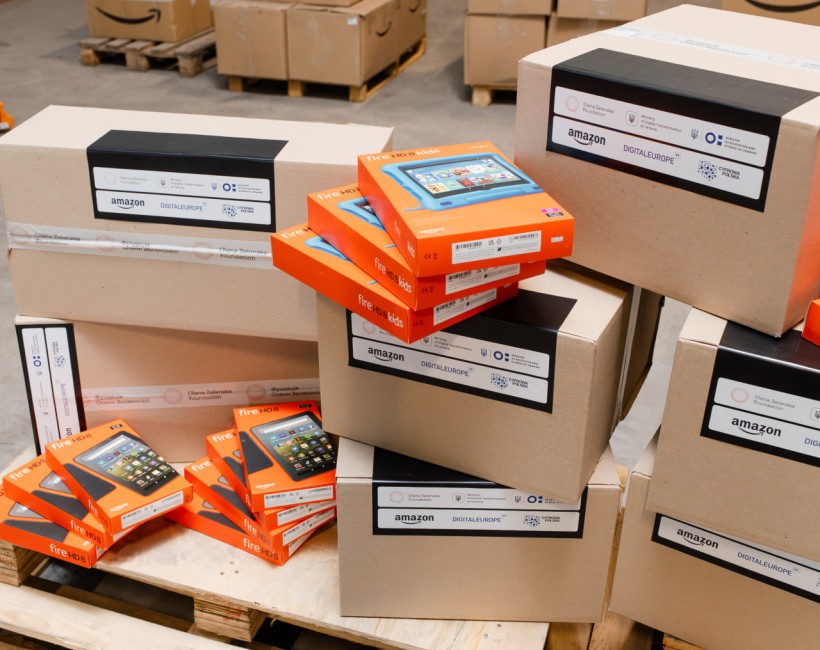 Майже 6 000 гаджетів для українських школярів від Amazon