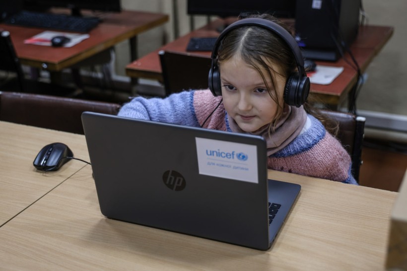 ЮНІСЕФ доставив майже 29 тисяч ноутбуків для українських школярів