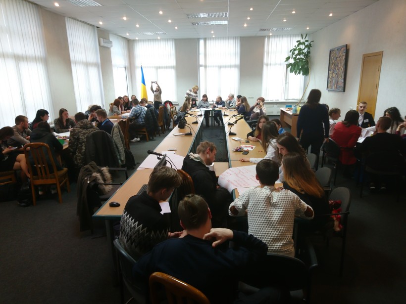 Відмова від “уроків”, стажування за кордоном та хаби у профтехах - учні закладів профосвіти представили МОН своє бачення змін у сфері