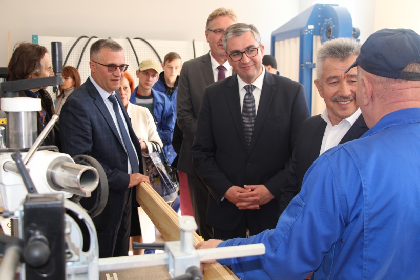 Більше практики для учнів та стажування вже досвідчених фахівців – у Вінницькому профтеху відкрили сучасний НПЦ для столярів