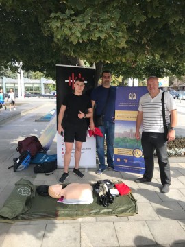 Як надавати першу медичну допомогу при ДТП: студенти та викладачі ХНУ взяли участь у акції “Ти можеш більше”