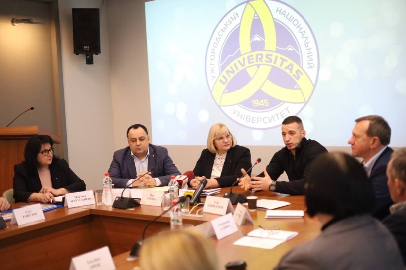 В Ужгороді провели круглий стіл, присвячений освітнім правам національних меншин