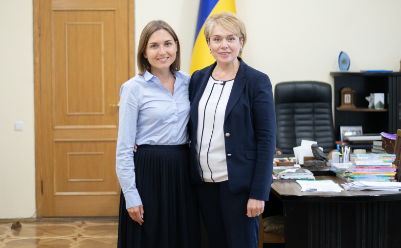 11-м Міністром освіти і науки України призначено Ганну Новосад – завтра, 30 серпня, 10-й Міністр Лілія Гриневич офіційно передасть перехідні книги новій очільниці
