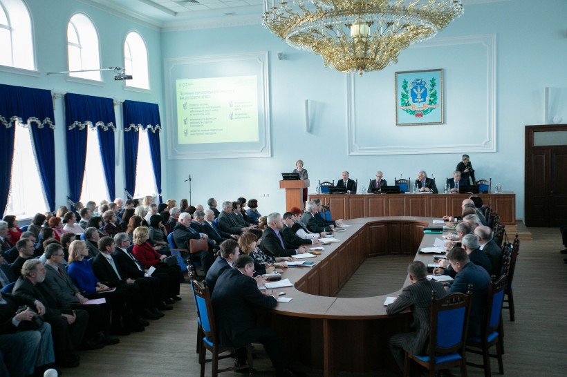 Доктори філософії зможуть захищатися в разових вчених радах – МОН збирається впровадити цей експеримент, доки НАЗЯВО створюватиме потрібну базу для атестації за новими PhD-програмами