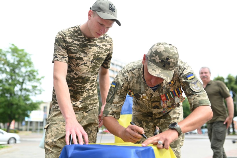 Найкращим знавцям дисципліни «Захист України» вручили обласні почесні відзнаки
