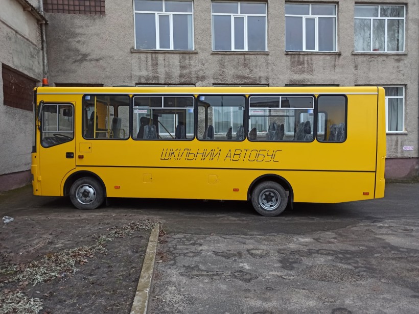Заклади освіти Рівненщини отримали нові шкільні автобуси