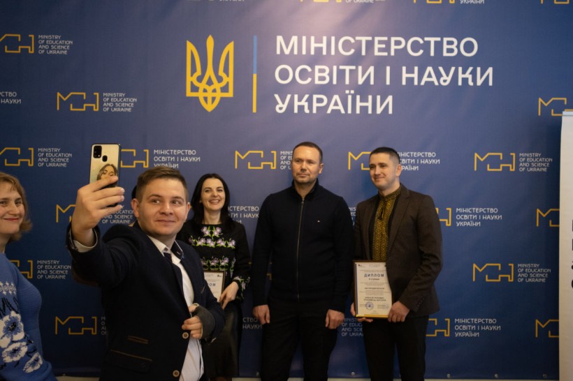 У МОН нагородили переможців VII Міжнародного конкурсу наукових і мистецьких робіт імені Володимира Маняка та Лідії Коваленко