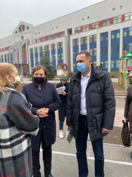 Очільник МОН Сергій Шкарлет ознайомився з організацією безпечного навчання у школі № 329 Дарницького району Києва