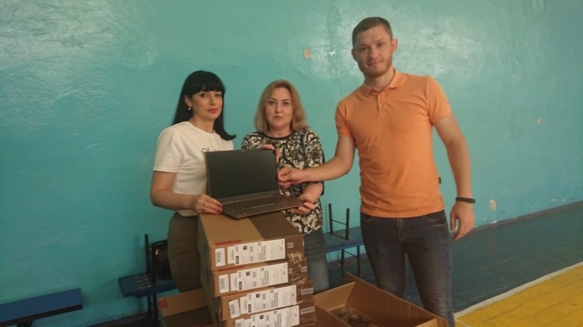 Учителі Донеччини отримали понад 200 ноутбуків від ЮНІСЕФ