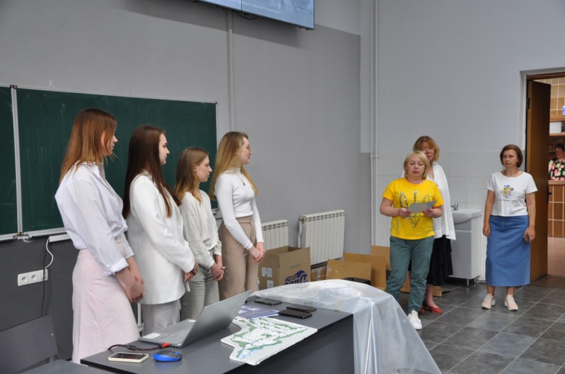 Студенти КНУБА презентували проєкти відбудови села Мощун