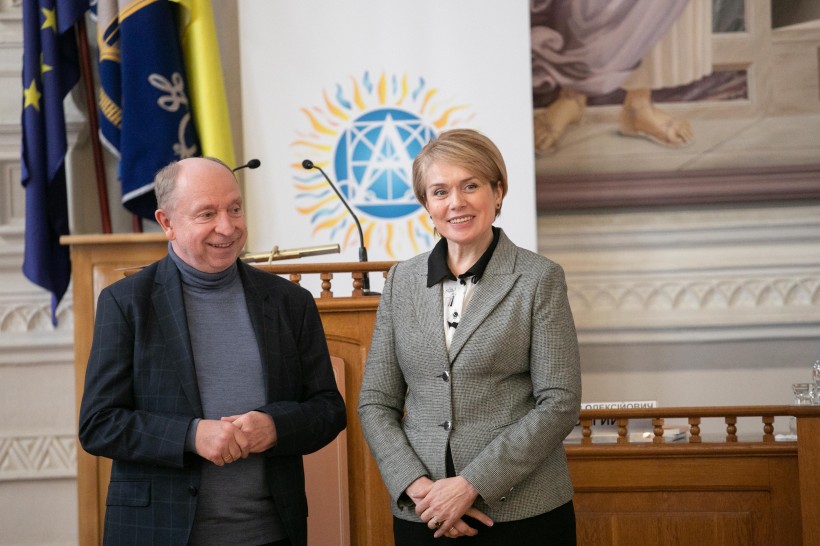 Міністр занепокоєна, що молоде покоління втрачає наполегливість і терпіння – з виступу Лілії Гриневич перед лауреатами стипендії Президента України