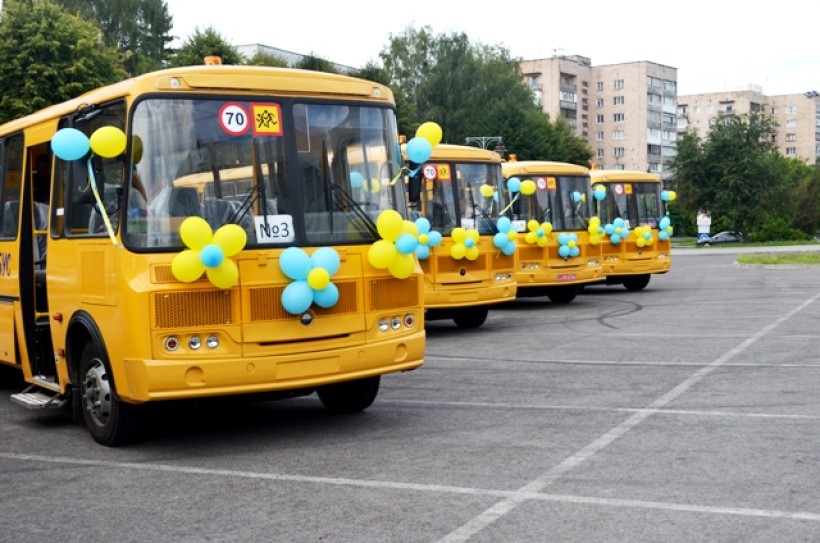 Дев'ять шкіл Рівненщини отримали нові автобуси
