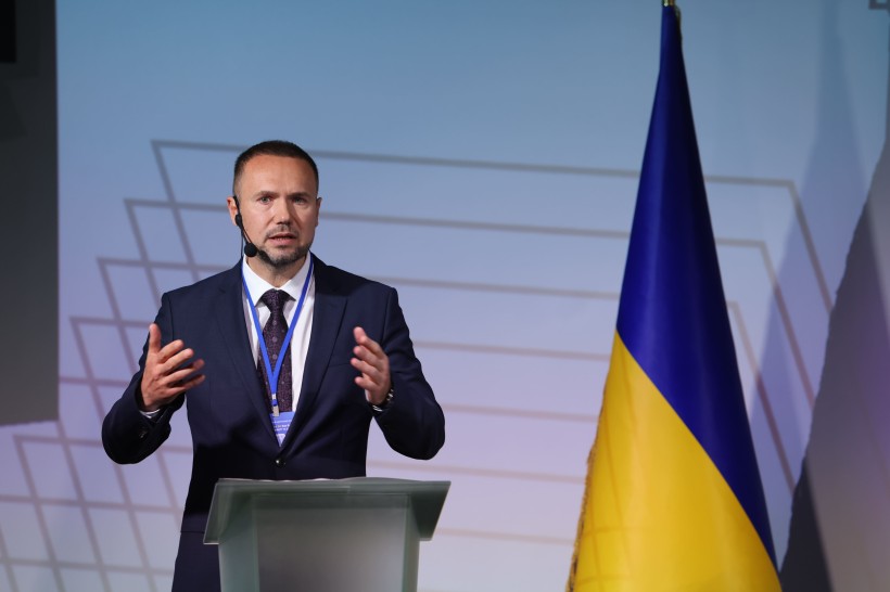 Сергій Шкарлет: «Одним із важливих рішень у 2021 році стало збільшення посадових окладів освітян»