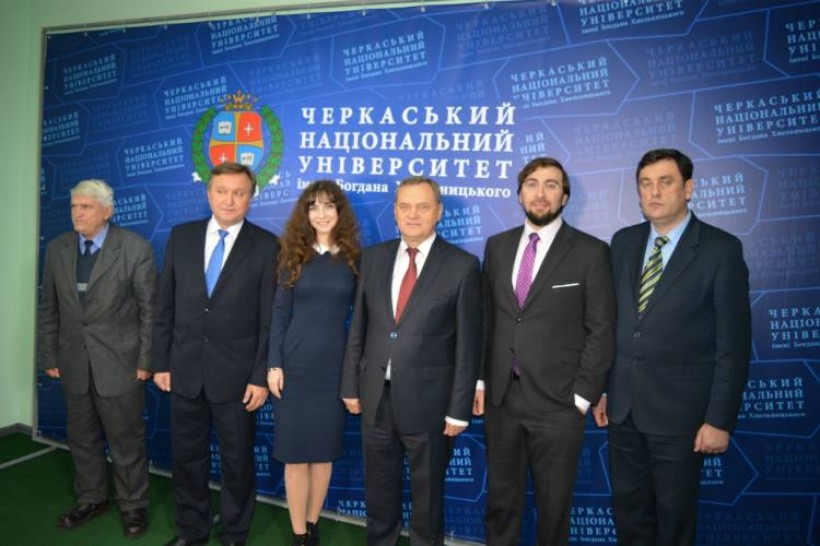 Форум Україна-НАТО - про нові виклики і загрози гібридної війни