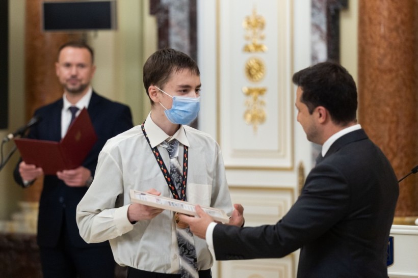 Президент України зустрівся з освітянами та переможцями міжнародних олімпіад