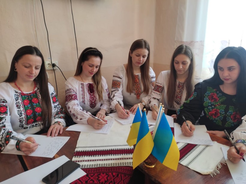 «Джаним, ми вдома»: на Буковині написали диктант єдності на підтримку кримчан