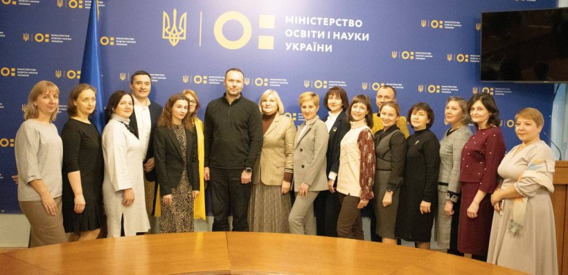Сергій Шкарлет зустрівся з учителями початкових класів, які успішно склали сертифікацію у 2022 році