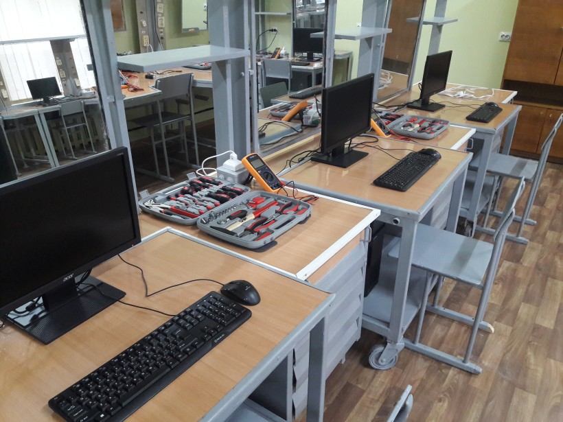 У хмельницькому ліцеї відкрили STEM-центр — там вивчатимуть основи програмування