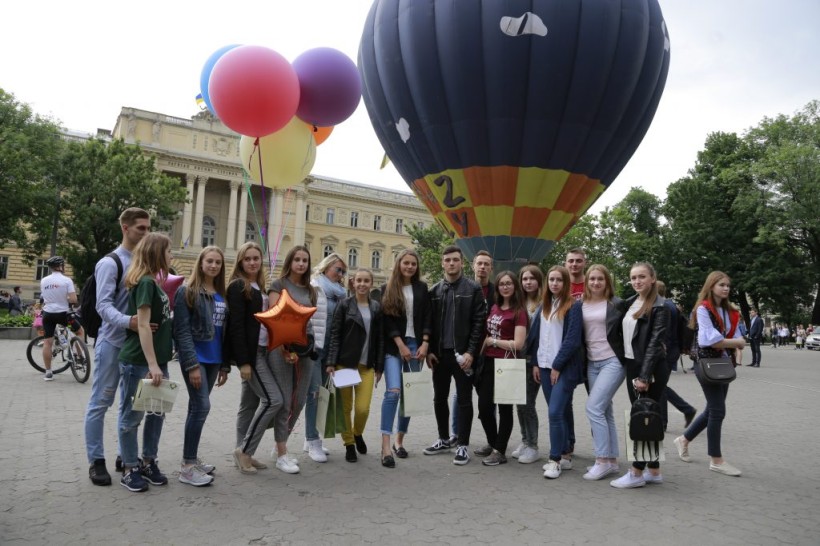 Львівські школярі виграли прогулянку на повітряній кулі за перемогу в квесті з фінансової грамотності