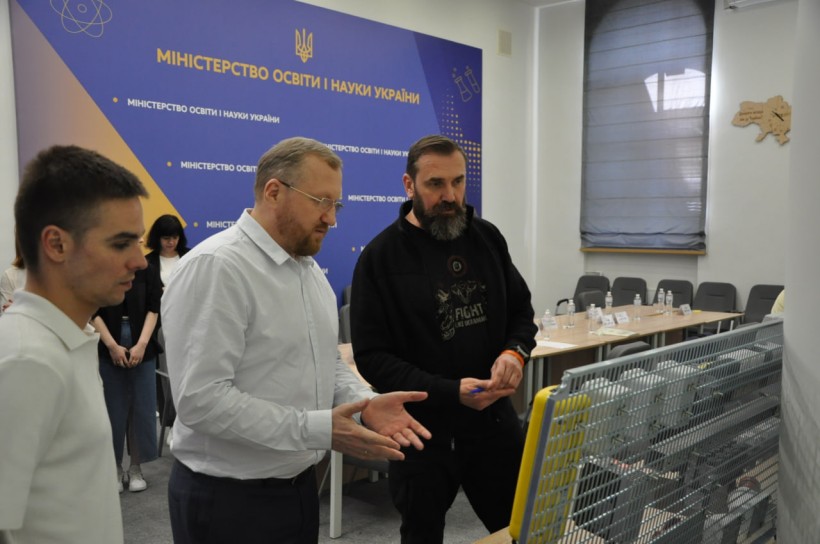Електростенди для профтехів і нові навчальні курси з їхнього використання — МОН та Schneider Electric підписали меморандум про співпрацю