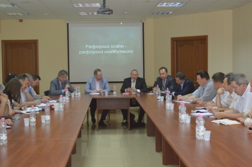 Олег Дерев'янко: видатки на освіту необхідно розглядати, як інвестиції у розвиток