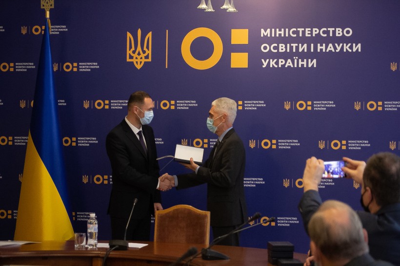 Сергій Шкарлет вручив Дипломи та Почесні знаки лауреатам Державної премії України в галузі освіти 2019 року