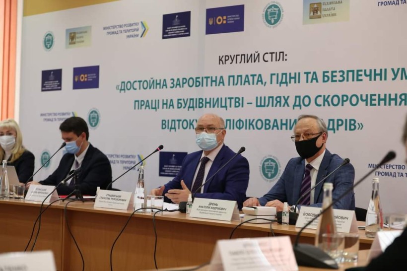 Популярність будівельних професій залежить від умов навчання в закладах профосвіти, але втримати вже досвідчених робітників можна тільки конкурентною зарплатою, – очільниця директорату профосвіти Ірина Шумік