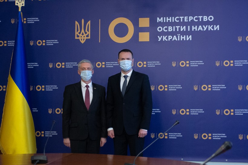 Зміцнення українсько-литовських відносин в освітньому просторі – ключова тема зустрічі Міністра Сергія Шкарлета з Послом Литви в Україні Вальдемарасом Сарапінасом