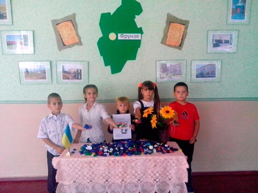 Учні Фрунзенської ЗОШ Іванівського району Херсонської області долучилися до Всеукраїнської акції «Добро – жменями!»