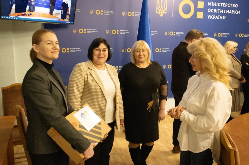 10 освітнім хабам передано сучасне обладнання для створення навчальних матеріалів