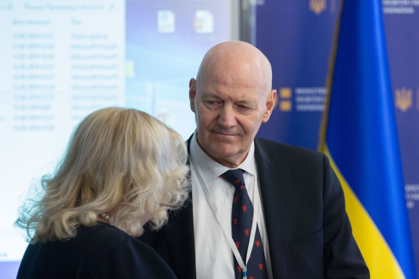 “Освітяни отримали ще одну якісну відкриту платформу, де є інструменти для розвитку громадянської освіти”, - заступник Міністра Павло Хобзей на презентації сайту “Живемо в демократії”