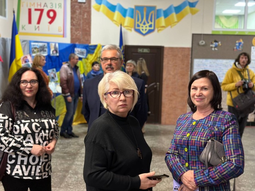Учителям столичних шкіл передано 2 тис. хромбуків