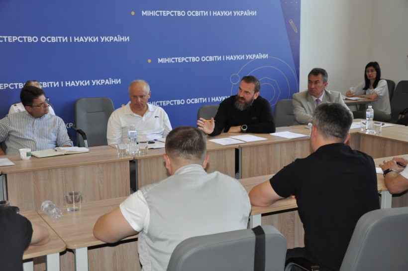 Відбулася нарада Оксена Лісового з народними депутатами України щодо внутрішньо переміщених осіб