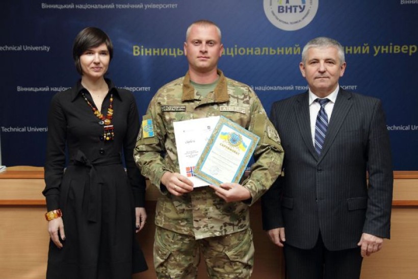 За підсумками курсу «Інформаційні технології в бізнесі» військовослужбовці отримали спільні дипломи норвезького університету NORD та Вінницького НТУ