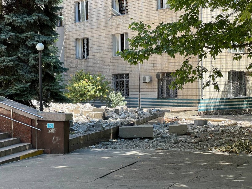 Сергій Шкарлет відвідав пошкоджені і зруйновані заклади освіти у Миколаєві