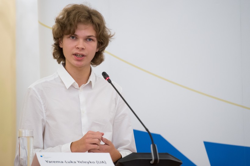 Учень зі Львова посів перше місце у фіналі Міжнародних молодіжних дебатів