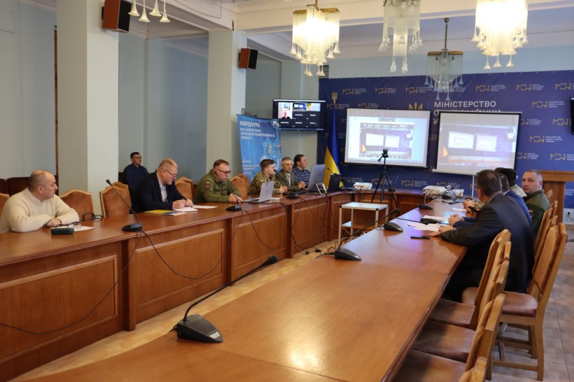 У МОН відзначили учасників гри «Кіберджура»