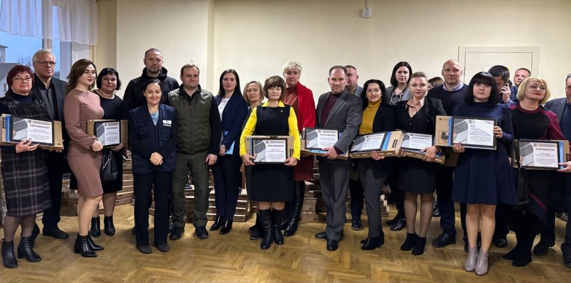 Цифрові девайси для освіти: понад 39 тис. ноутбуків передано в області за підтримки Google та ЮНЕСКО