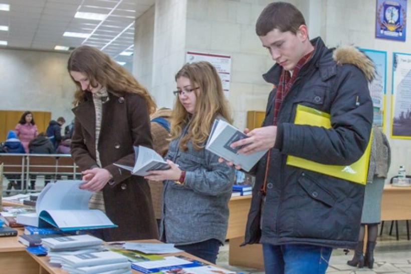 Бібліотека ДНУ поповнилася новими латвійськими виданнями