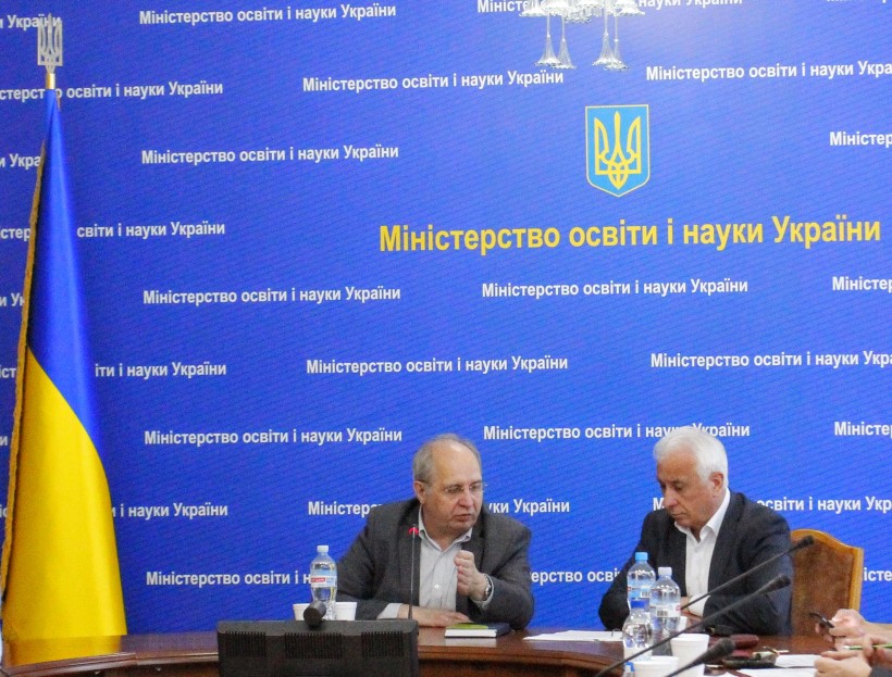 Підручник без дискримінації: МОН починає впровадження нових стандартів
